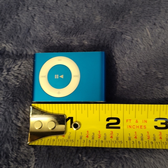 Vintage iPod Shuffle (NO Charger) - Picture 4 of 6